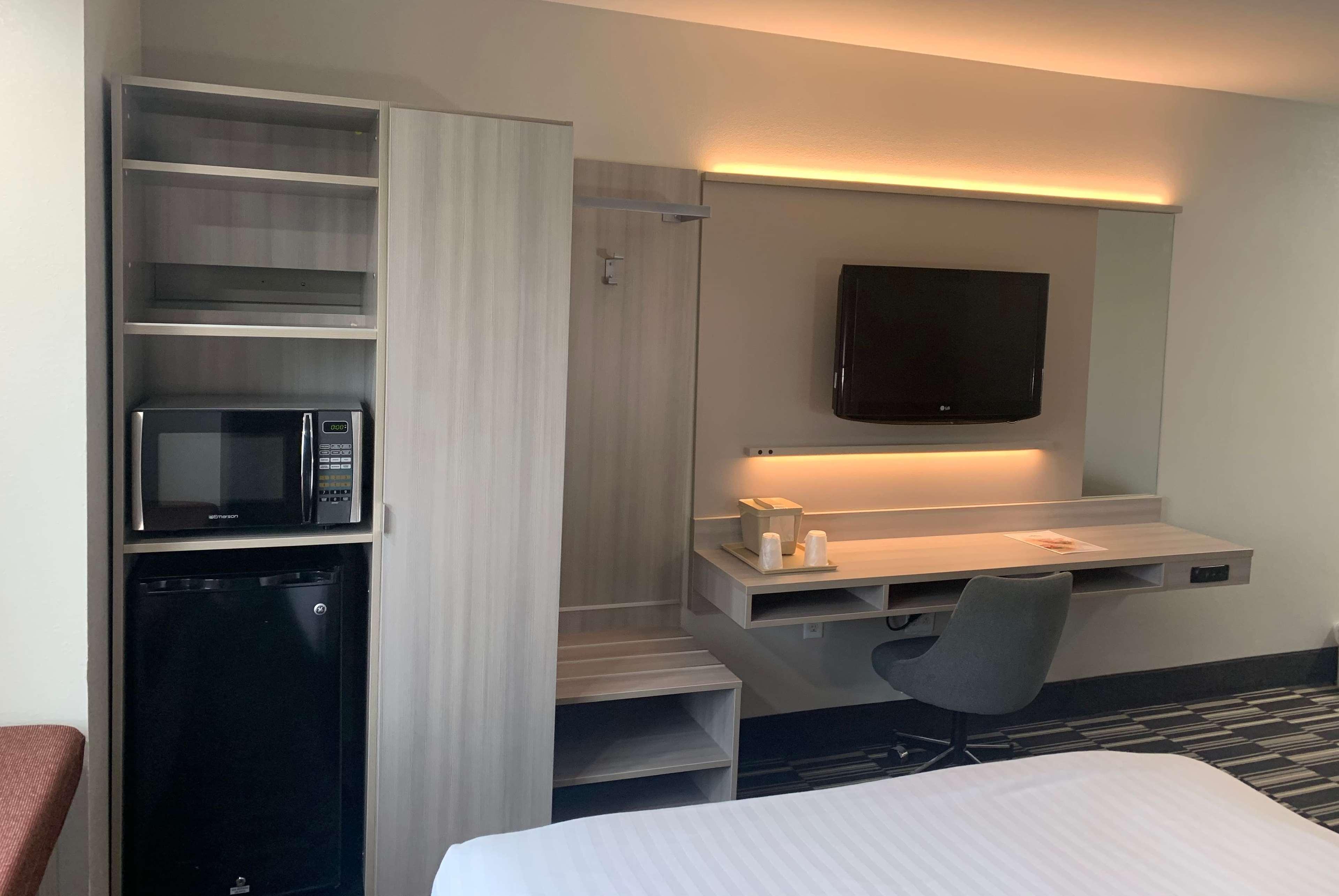 Microtel Inn By Wyndham Charlotte Airport Buitenkant foto