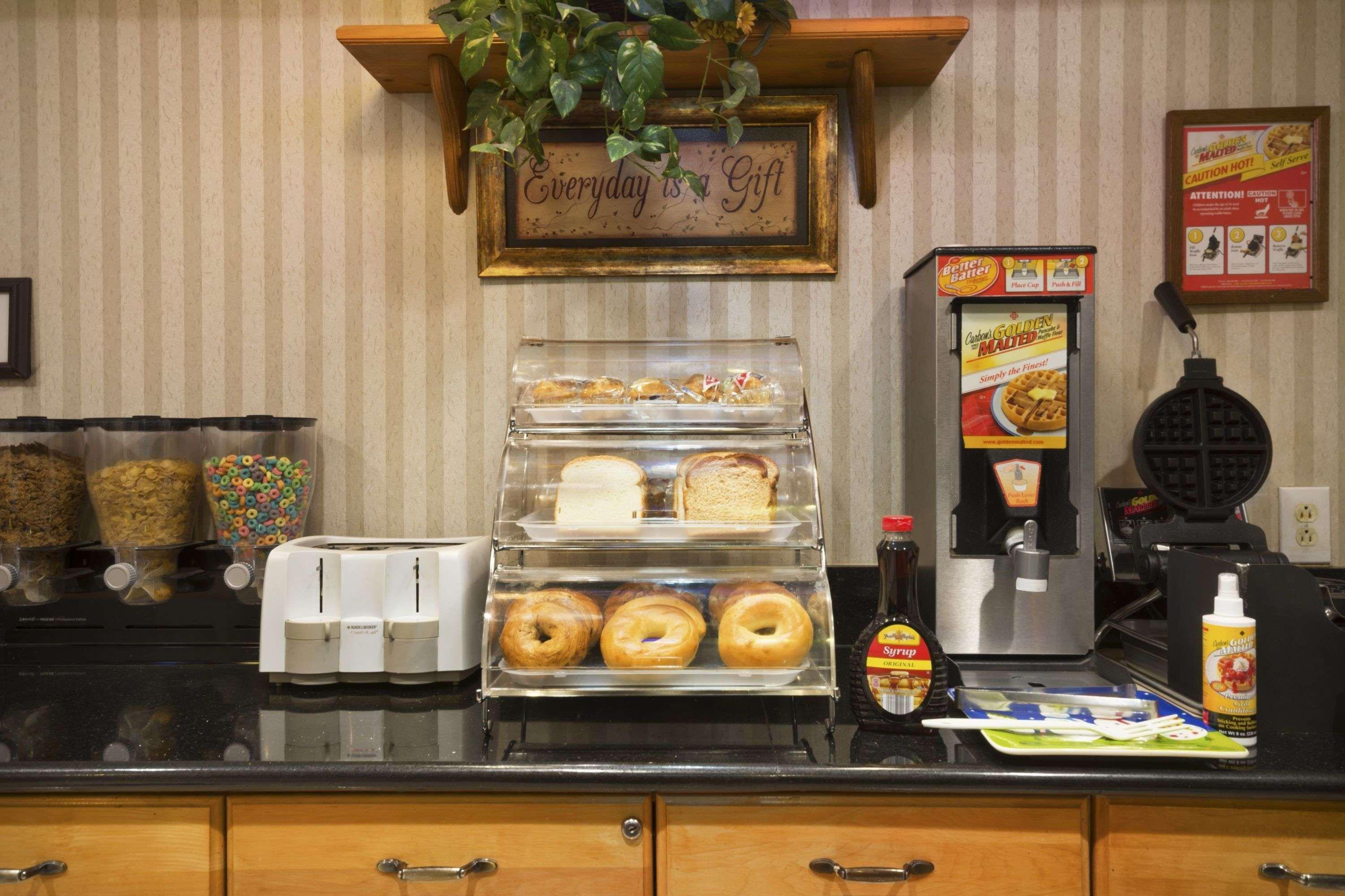 Microtel Inn By Wyndham Charlotte Airport Buitenkant foto