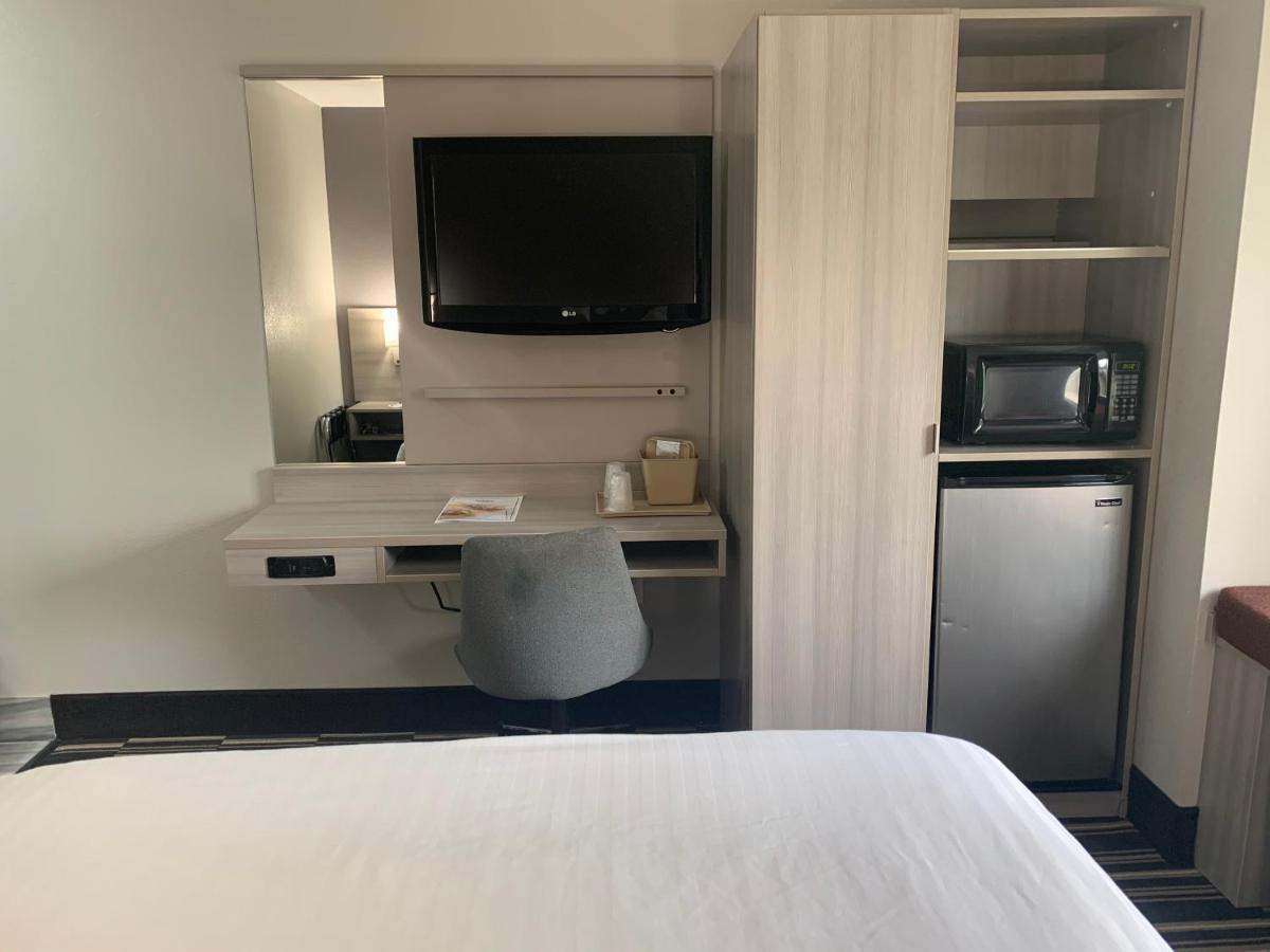 Microtel Inn By Wyndham Charlotte Airport Buitenkant foto